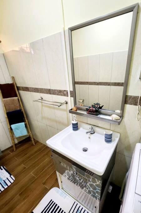 Kot Nu - Beach Themed Apartment - 3 Mins Walk From The Sea Flic-en-Flacq Zewnętrze zdjęcie